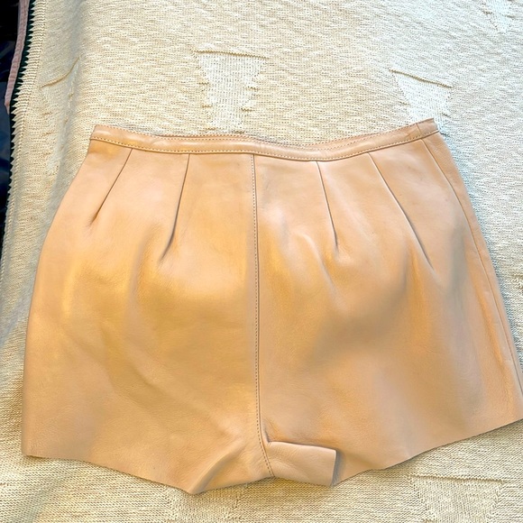 Dead stock Y2K Real leather tap shorts highwaisted cheeky beige American apparel - Picture 1 of 2